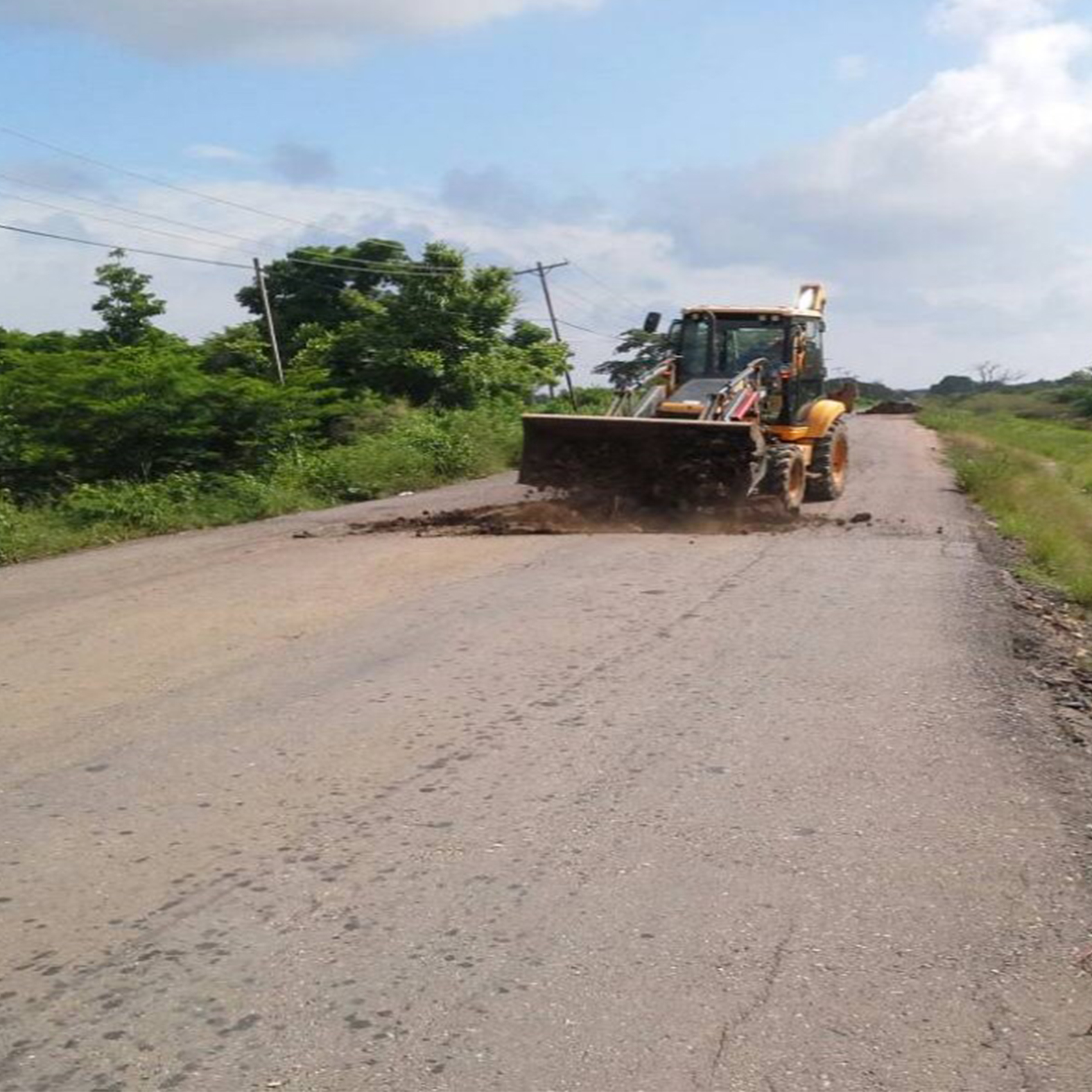 Suelotec Performs Patching Work in the Main Streets of the sector The aserradero