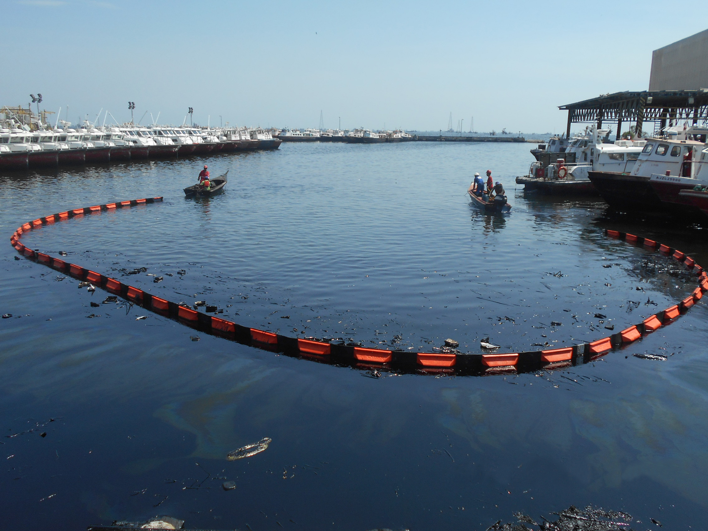 Saneamiento de costas del Lago de Maracaibo impactadas por derrames de crudo